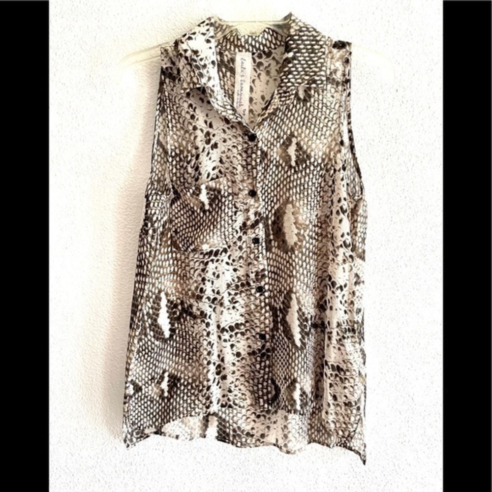 LAILA& SAVANNAH snake print silk collard blouse-S